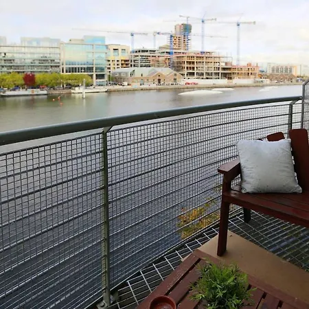 度假居 Location With Magnificent Views!