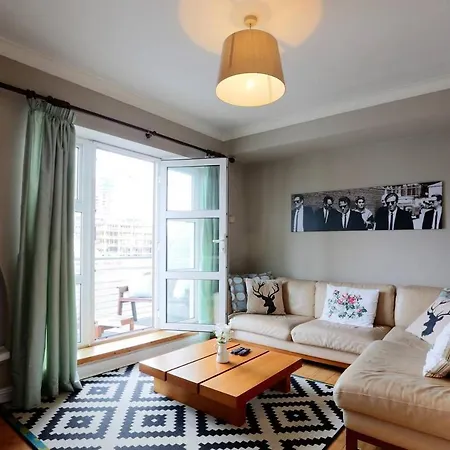 Location With Magnificent Views! 度假居